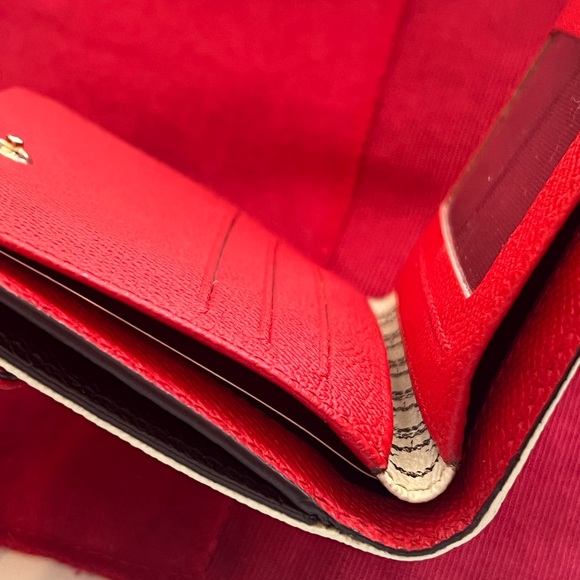 Carolina Herrera Traveler/ Japanese Envelope Wallet - Picture 10 of 14